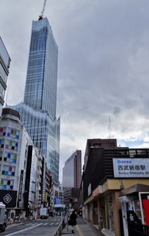 西武新宿駅周辺の住みやすさ！アクセスや治安、近場のお店など調査！【楽器可・防音賃貸物件】