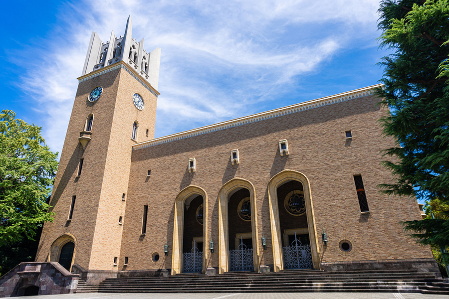 早稲田大学